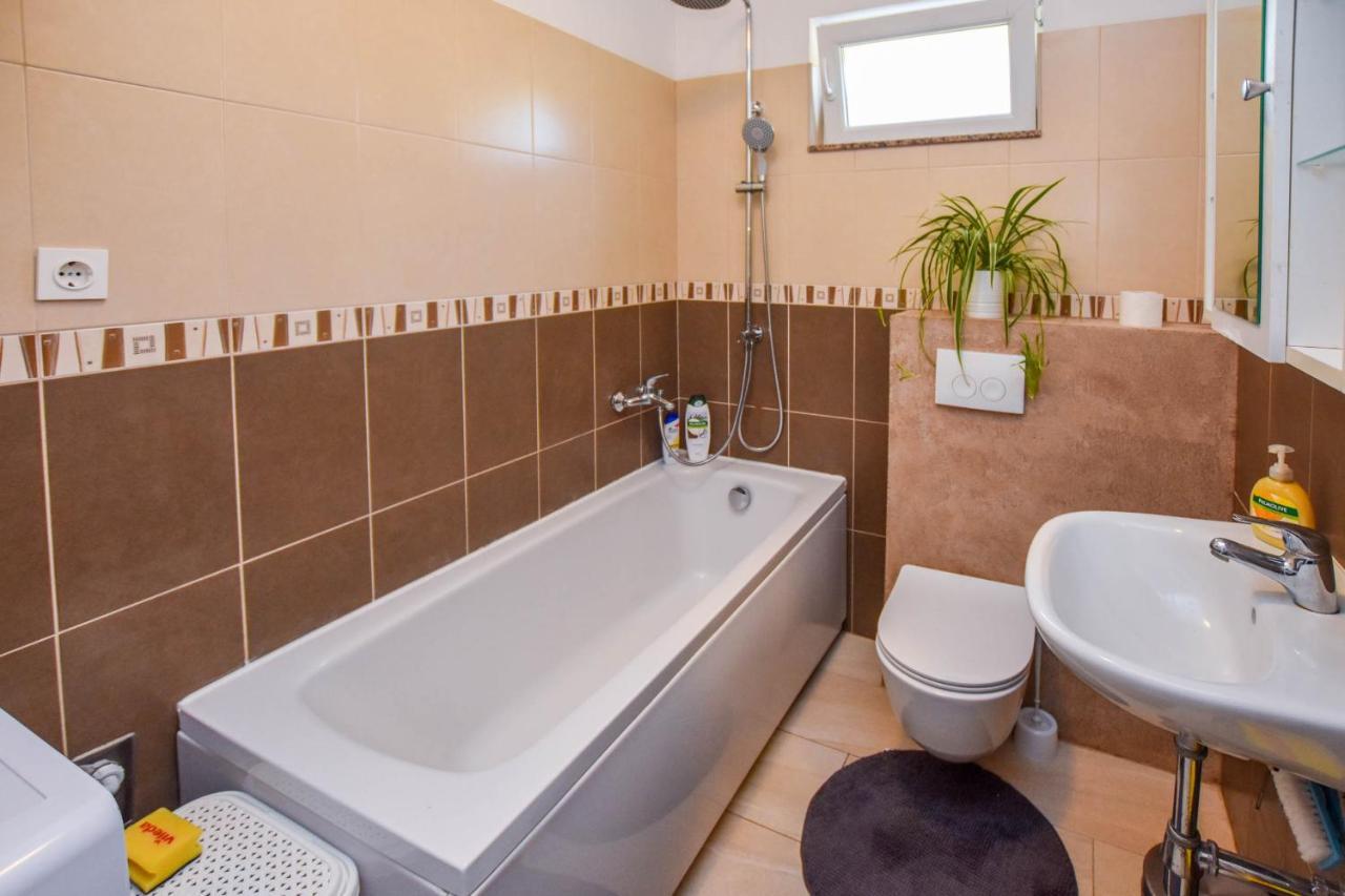 Kuca Za Odmor Lucija Apartment Vrana  ภายนอก รูปภาพ