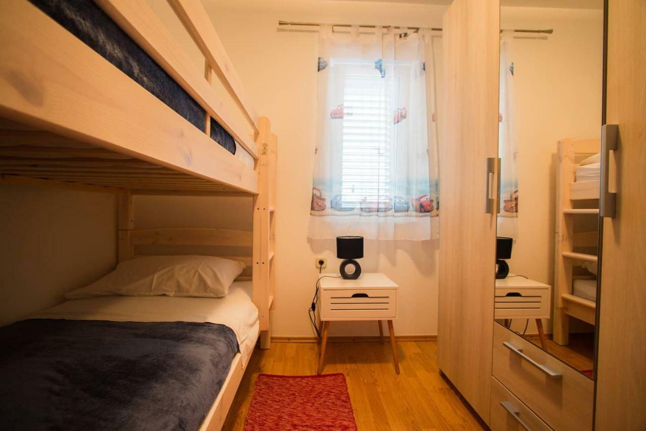Kuca Za Odmor Lucija Apartment Vrana  ภายนอก รูปภาพ